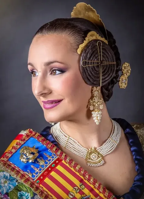 Inicio 6 Pañuelos, manteletas, peinetas